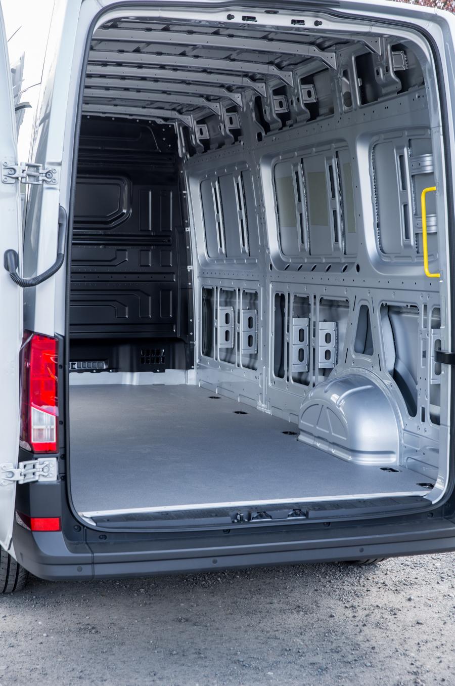 Багажник Volkswagen Crafter High Roof Van LWB 2017 года  (UK) (фото 19 из 22)